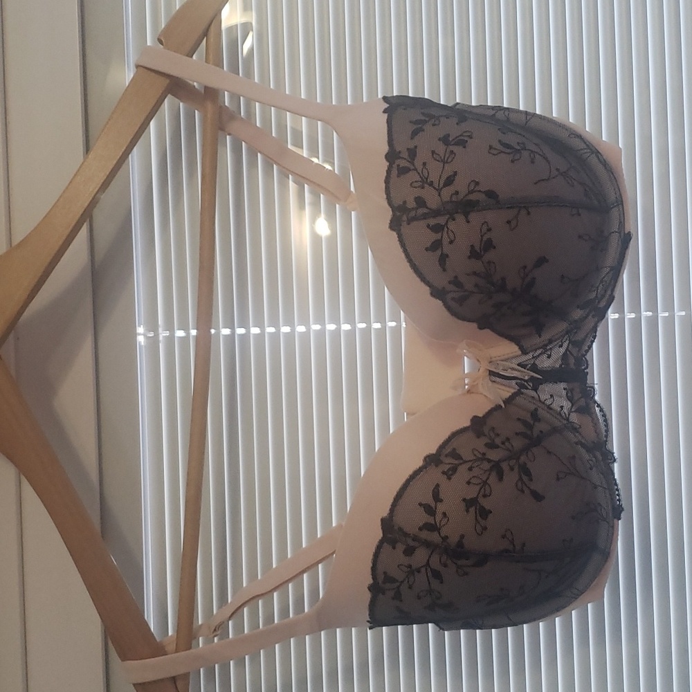 Victoria's Secret Body By Victoria Lined Demi Beige/Black size 32DDD EUC